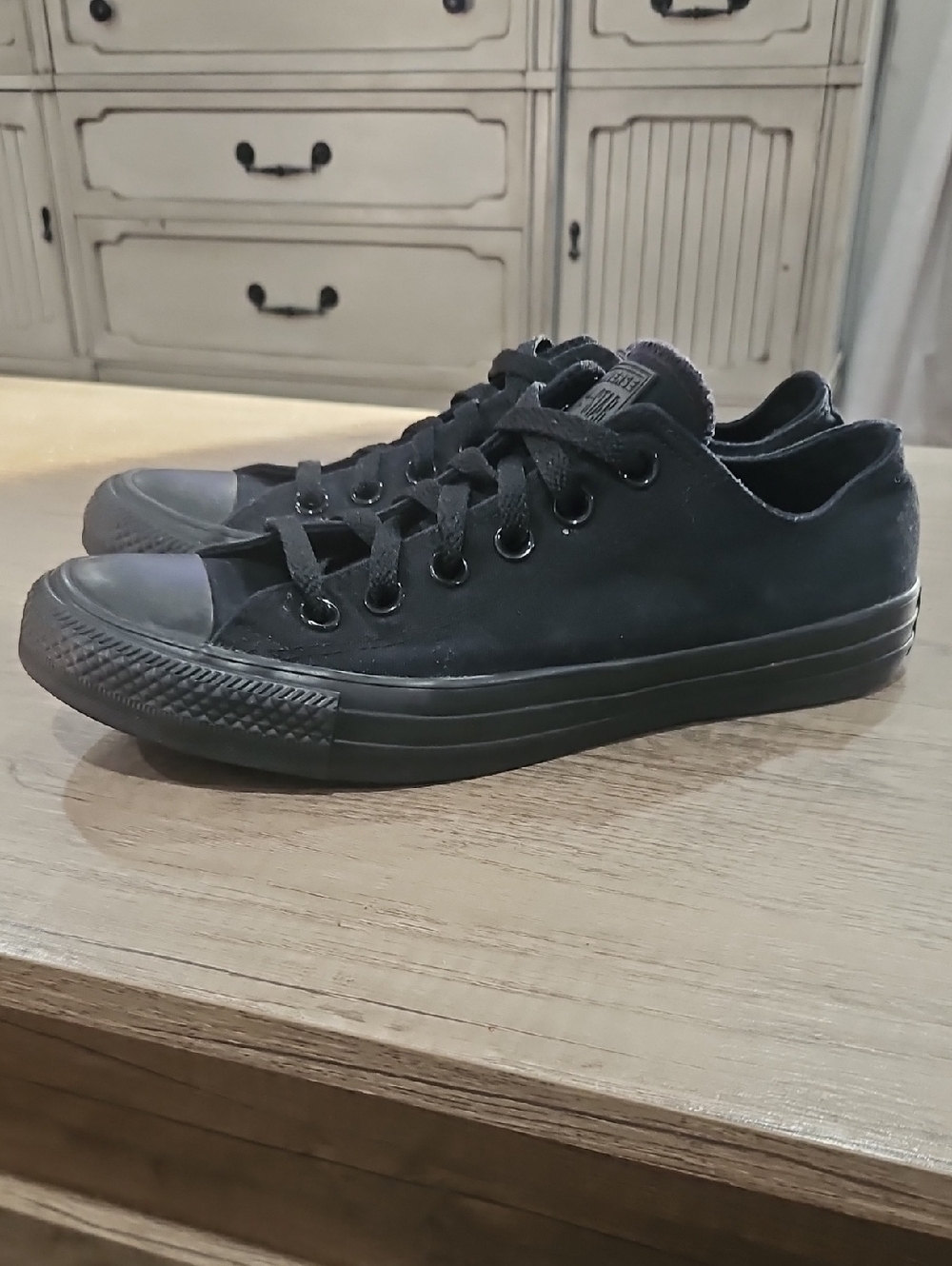 Classic Low-Top Canvas Sneakers - Black size Men 6 or Women 8